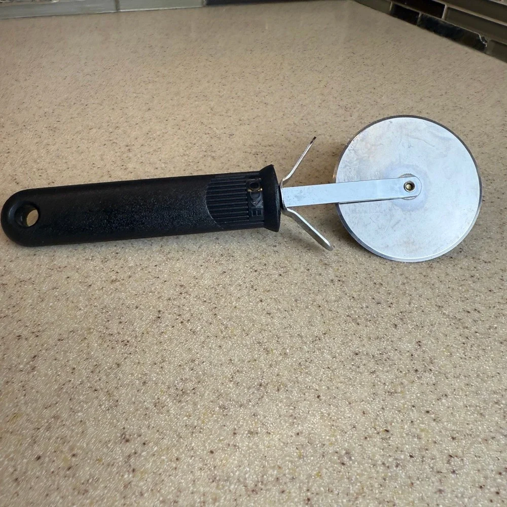 EKCO Pizza Cutter Stainless Steel Wheel Black‎ Textured Handle with Finger Guard